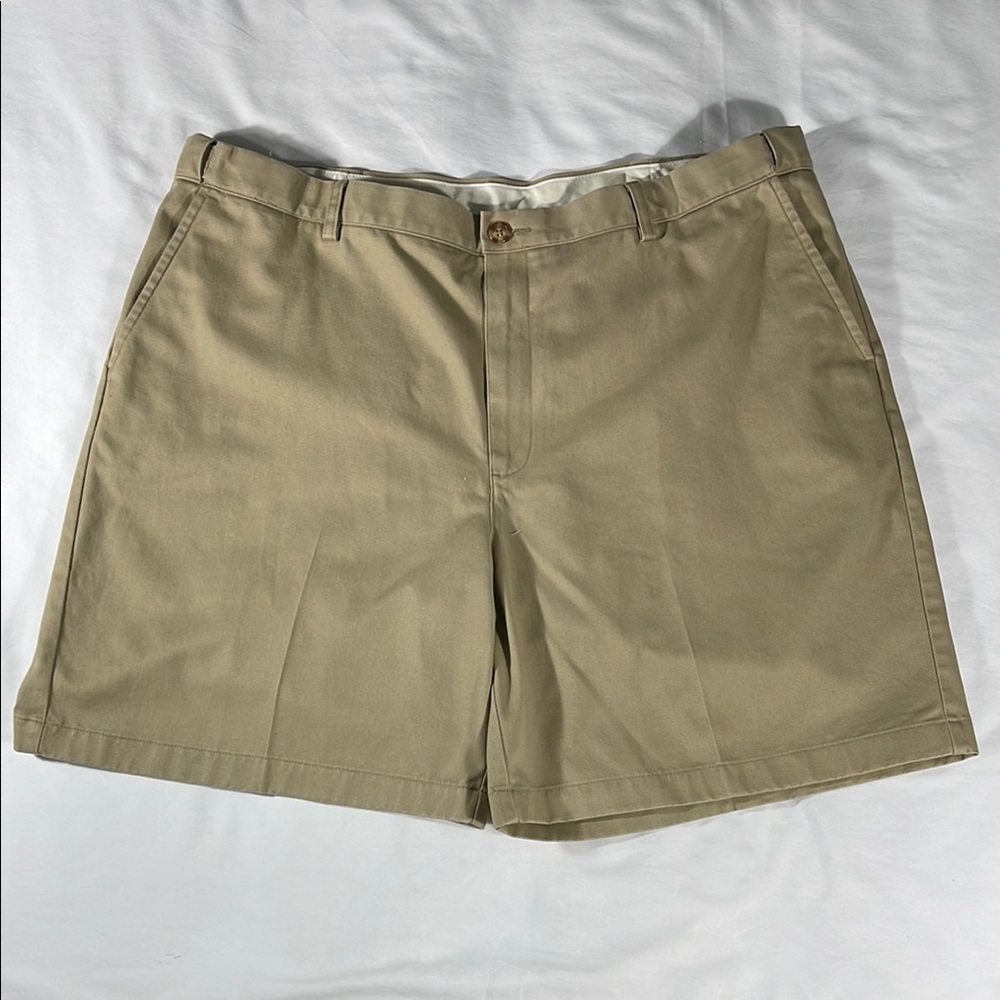 L.L. Bean mens khaki Comfort Fit flat front 8" chino shorts - size 42 - Picture 2 of 11